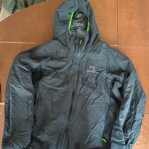 Vintage Arc'teryx Men's Hooded Puffer Jacket in dark green/grey with Lime Trim